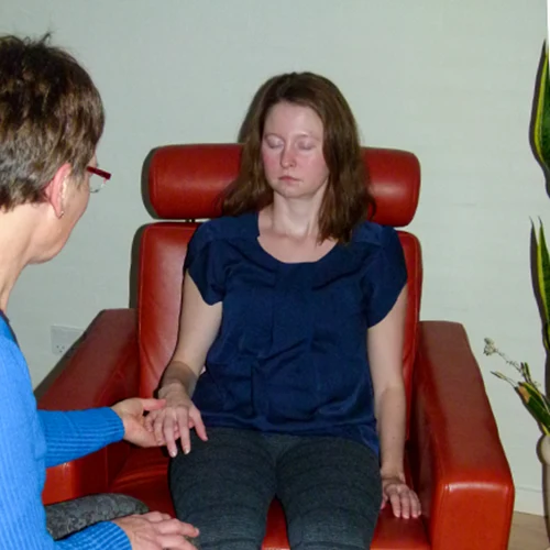 klient får en hypnose session